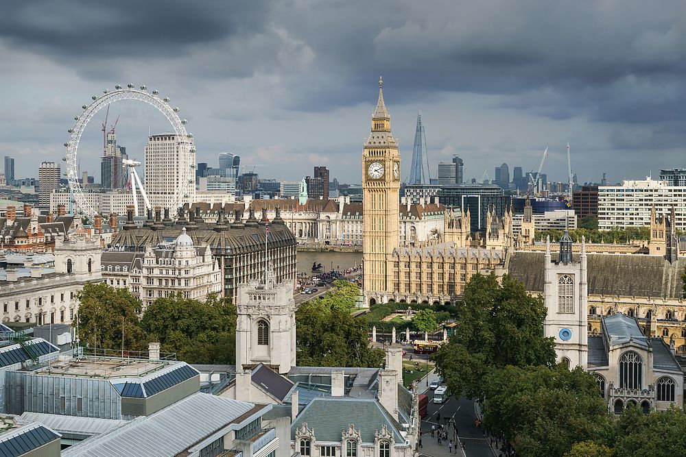 Obrazek posiada pusty atrybut alt; plik o nazwie Palace_of_Westminster_from_the_dome_on_Methodist_Central_Hall.jpg