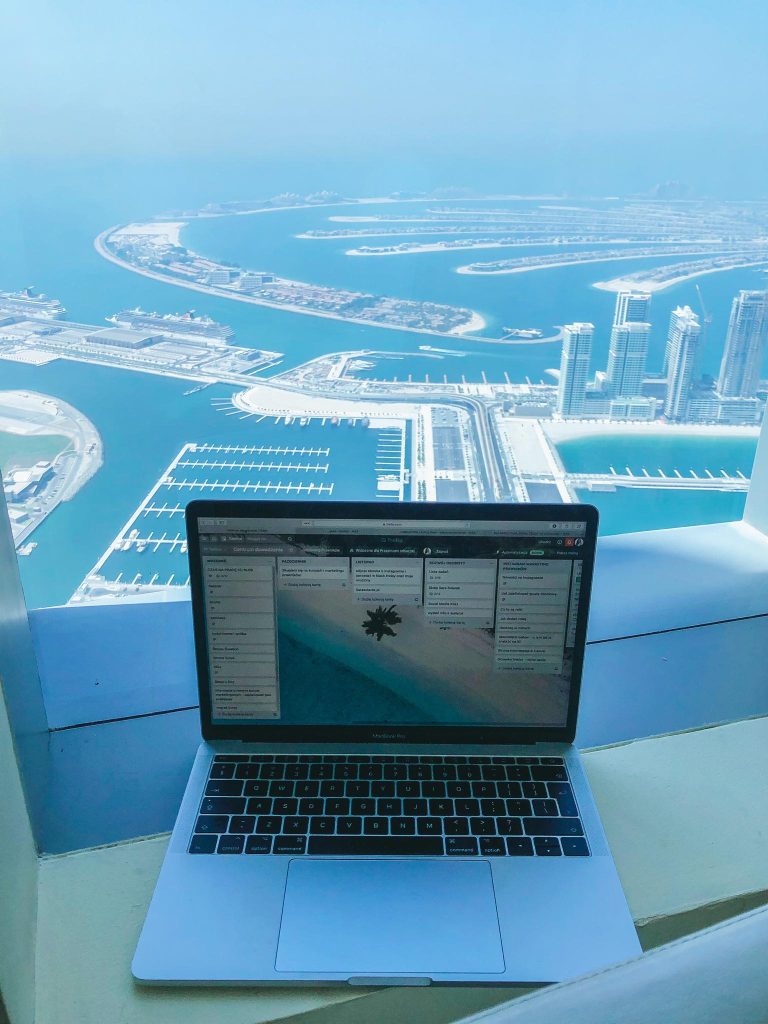 Najlepsze miejsca do pracy zdalnej w Dubaju