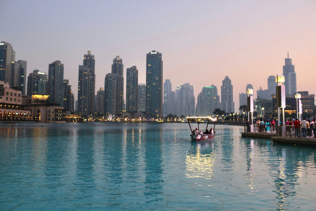 gondola-burj-khalifa-lake