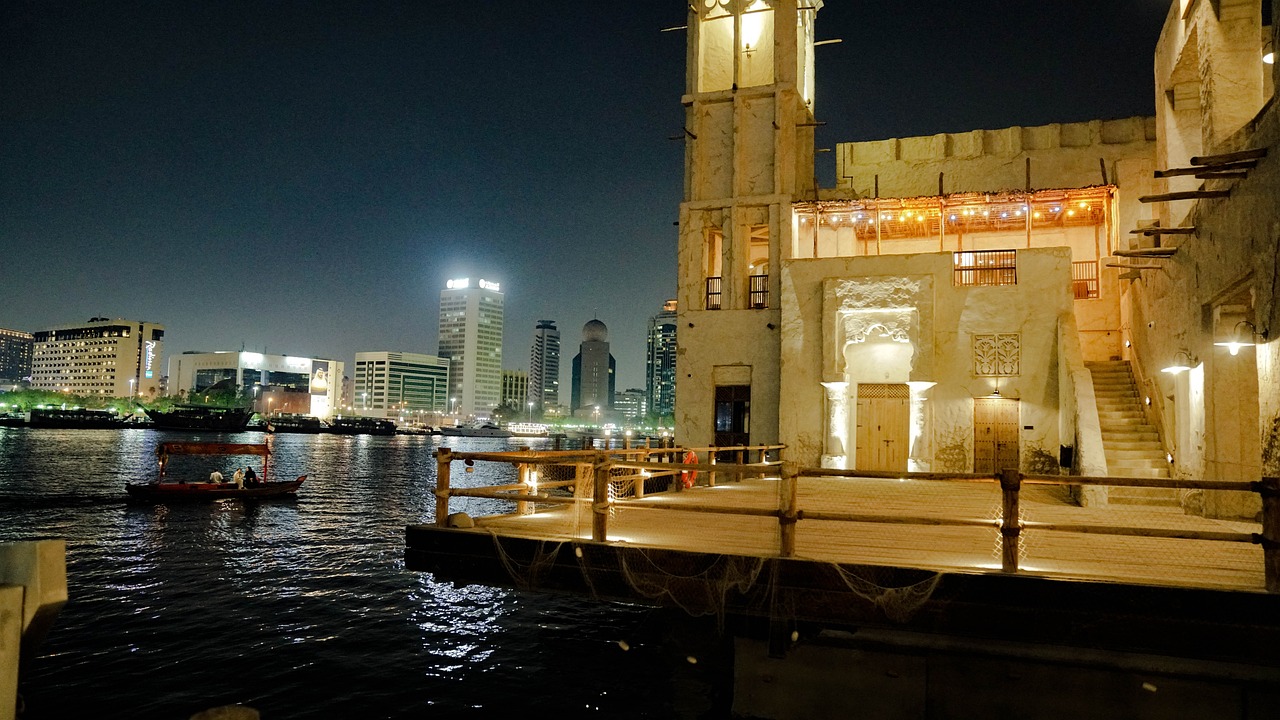 zwiedzanie dzielnicy al seef w dubaju – historia, kultura i atrakcje