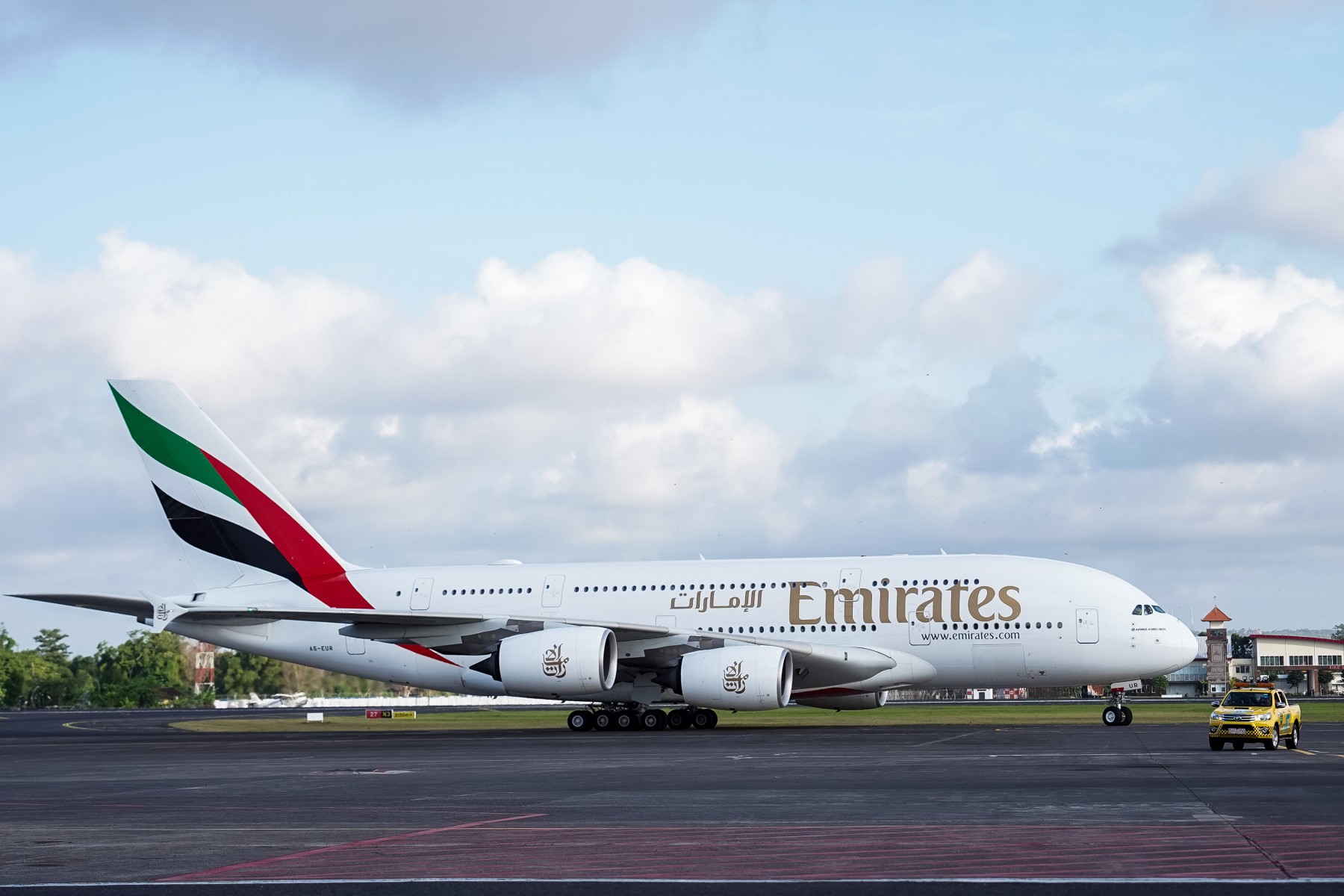 emirates wykupi pięć airbusów a380 z leasingu