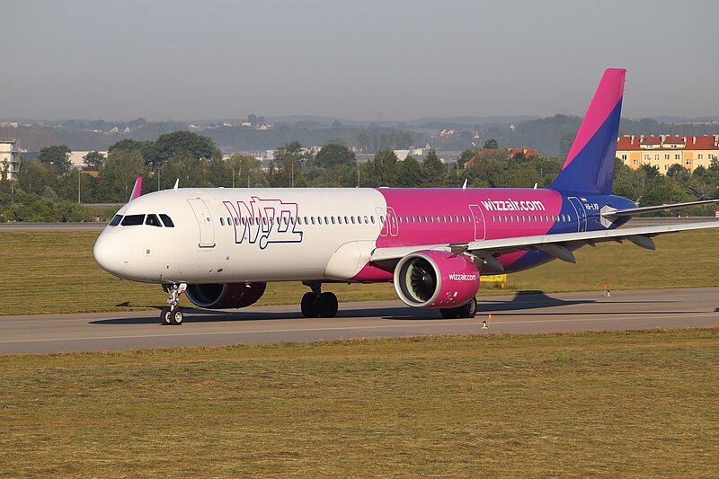 wizz-air-na-2-miesiace-zawiesza-loty-z-radomia-na-cypr