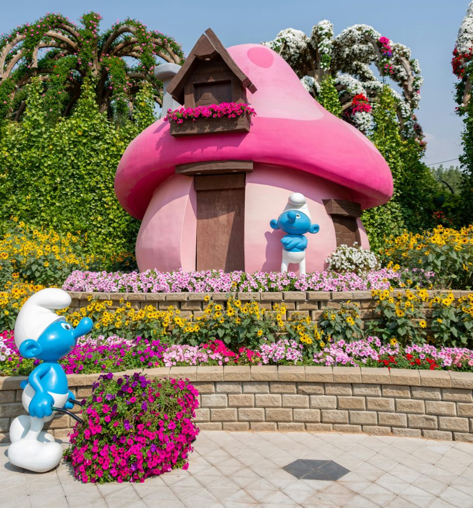 smerfowa-wioska-w-miracle-garden
