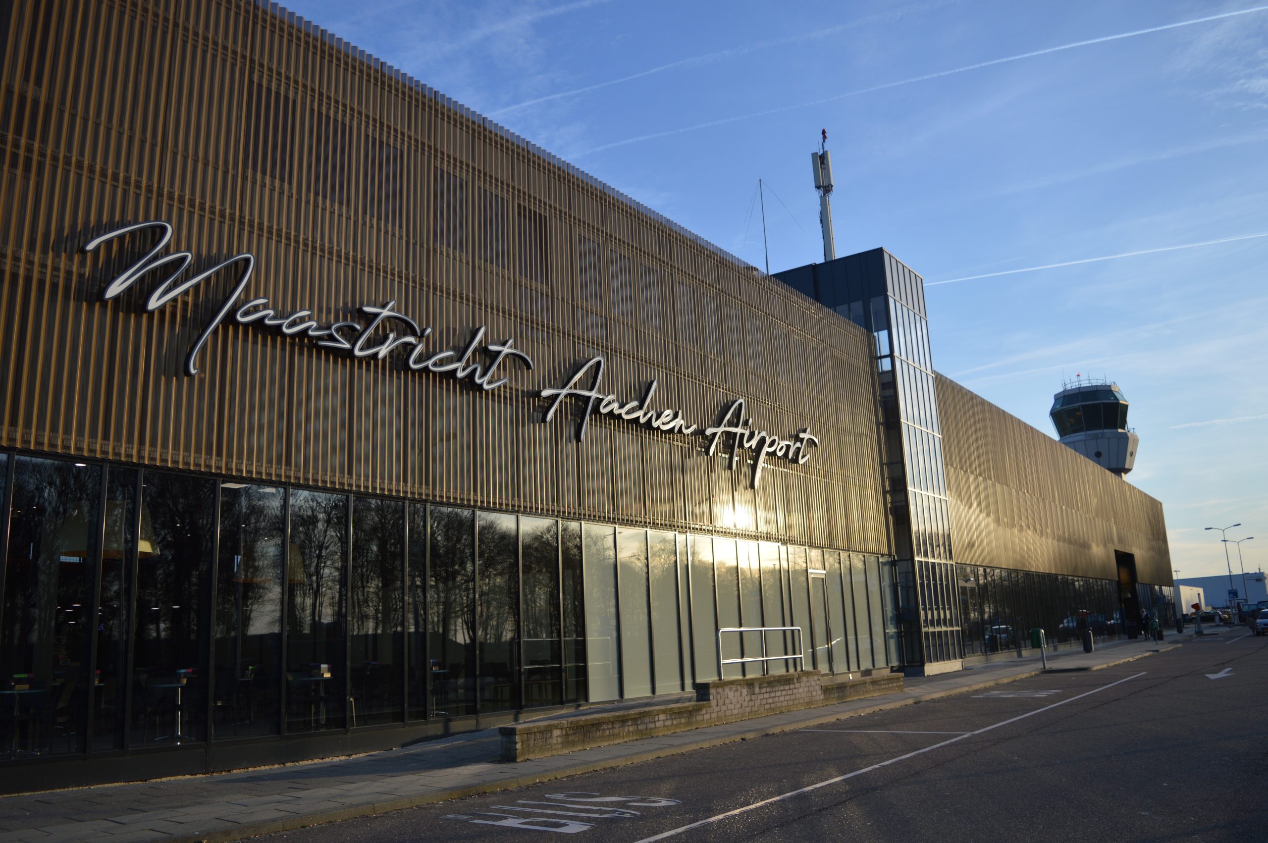 ryanair-zawiesi-wszystkie-polaczenia-z-holenderskiego-maastricht