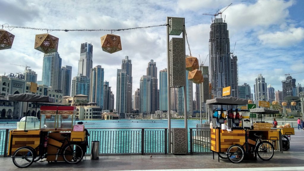 Emiraty rozszerzają zakaz stosowania jednorazowych tworzyw sztucznych w 2026 roku