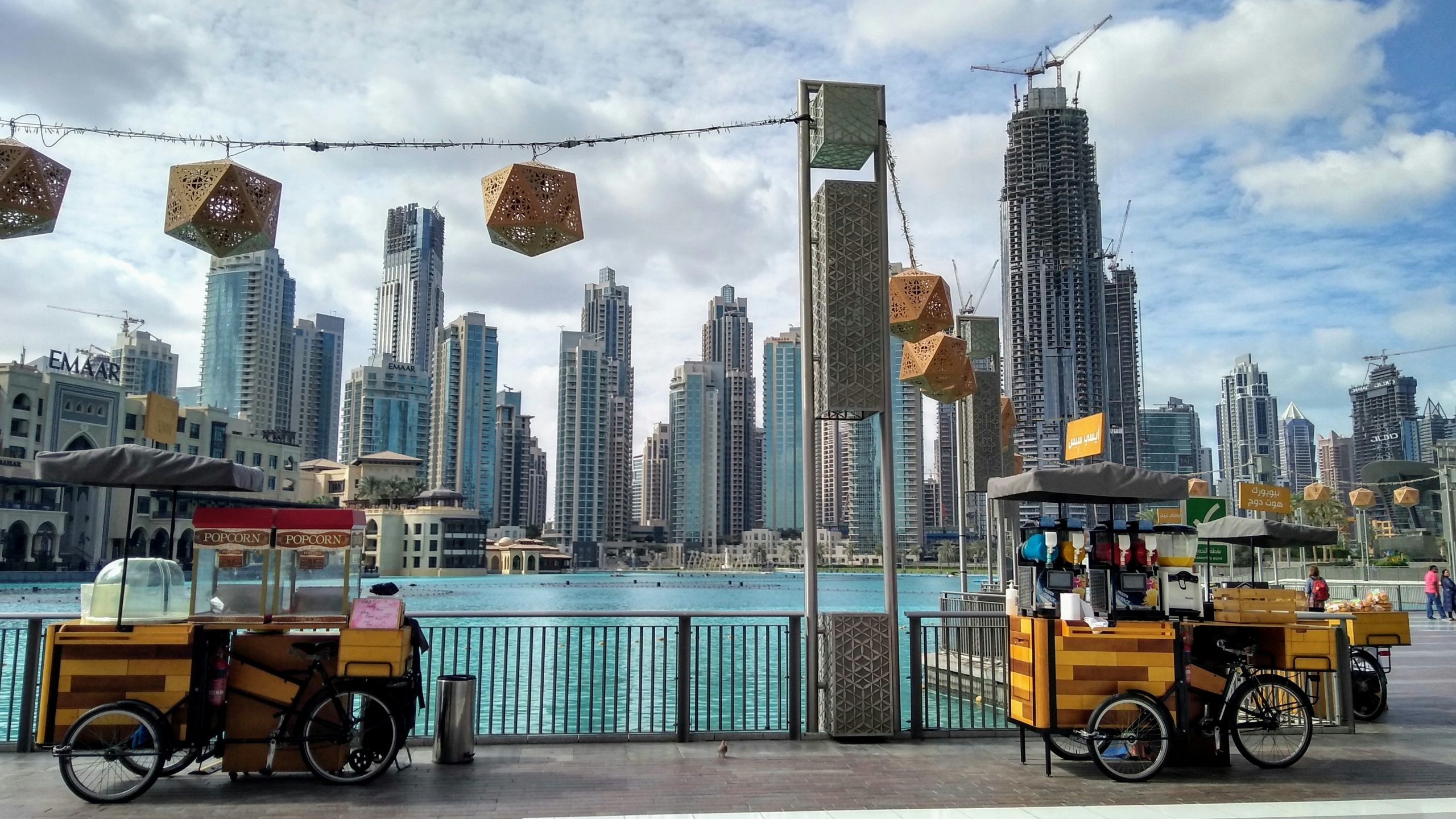 Emiraty rozszerzają zakaz stosowania jednorazowych tworzyw sztucznych w 2026 roku